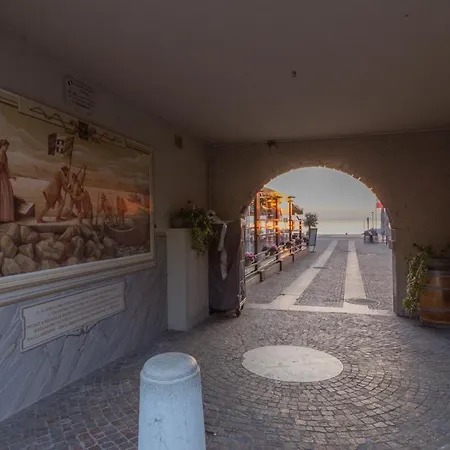 Fronte Di Garda, La Finestra Sull'acqua Appartement *