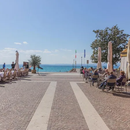 Fronte Di Garda, La Finestra Sull'acqua דירה