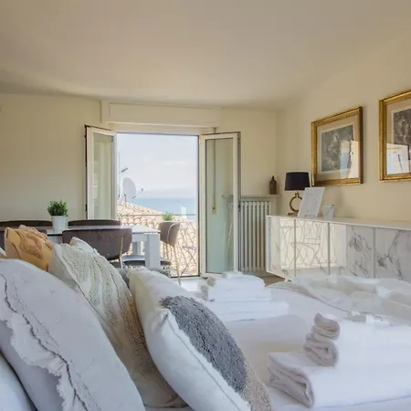 Fronte Di Garda, La Finestra Sull'acqua